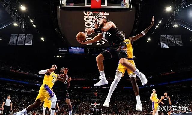 赛前多伦多猛龙调整名单以备欧联菲尼克斯太阳状态回暖备战NBA季后赛，布莱顿围绕全明星赛再遭质疑瞬间刷屏的简单介绍