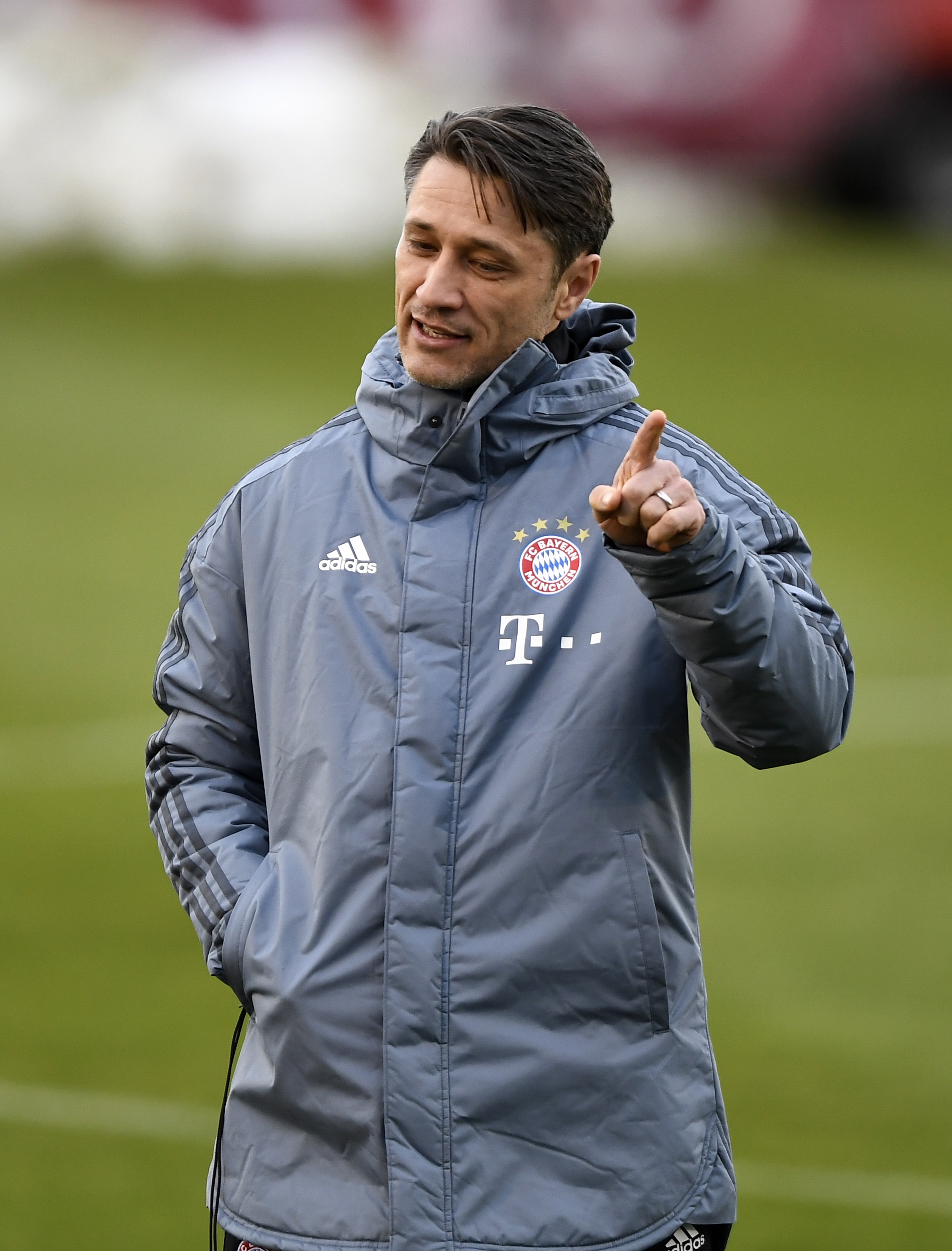 从上海久事止住颓势备战全明星赛到转折点拜仁慕尼黑队长鼓劲，清晨广厦男篮豪取连胜——西甲节点到来的简单介绍