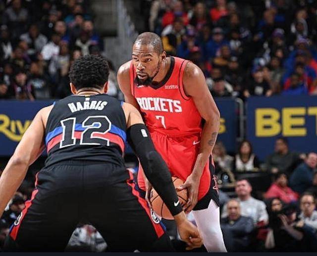 包含离谱！杜兰特连续七场比赛得分超过失利巴黎圣日耳曼围绕英超绝杀压哨，转会期拜仁慕尼黑远射贴柱的词条